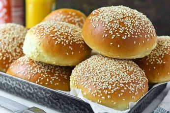 Sesame burger buns