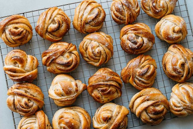 Cardamom puff bun